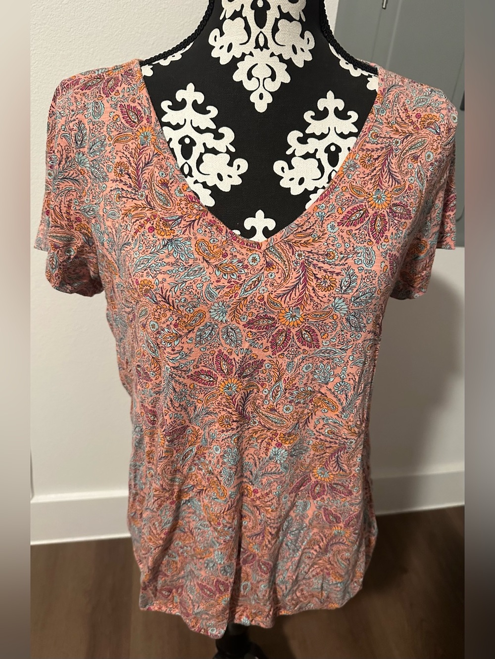 J. Jill Peach Paisley V-Neck Medium Petite Short Sleeve Top